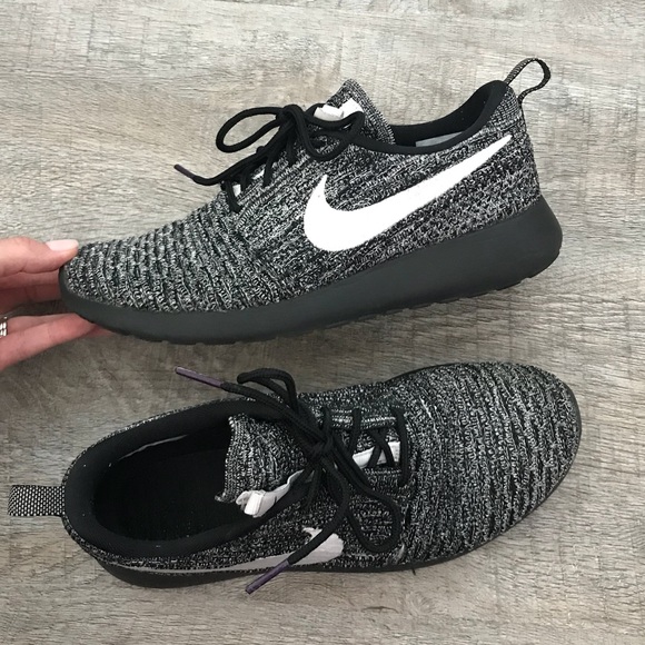 womens nike shoes with black soles